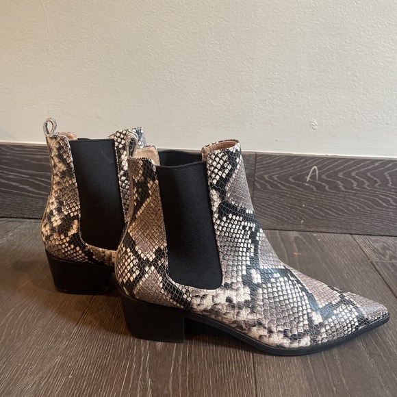 Matiko Jillian Point Toe Bootie Snake Skin Size 39 Brand New